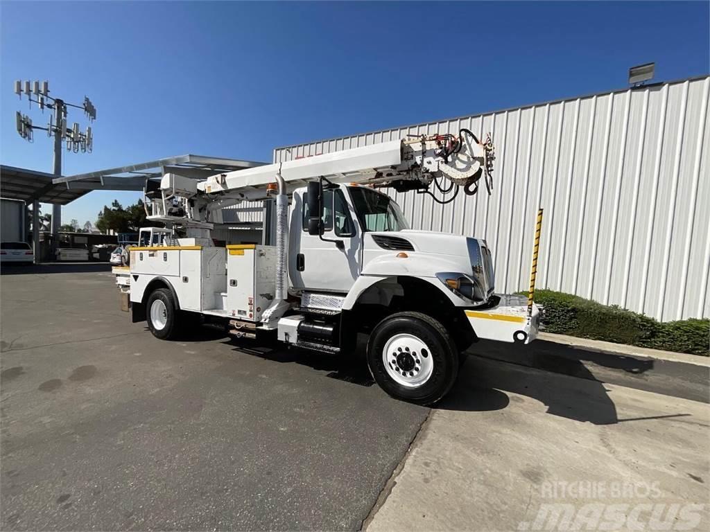 Altec DC47TR Camion foreuse