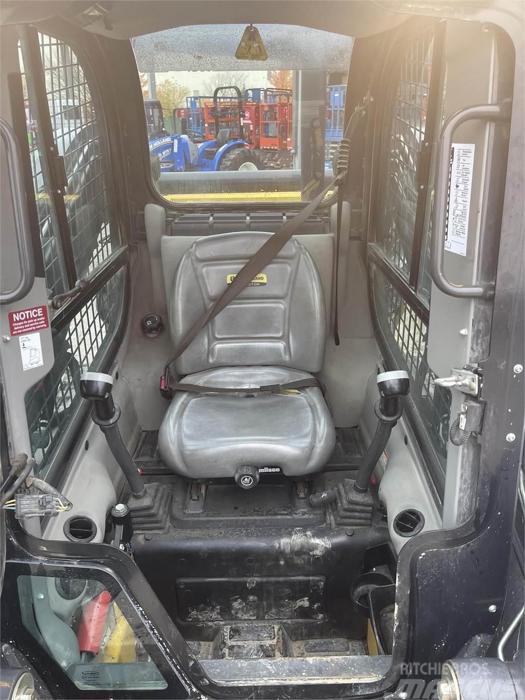 New Holland C237 Chargeuse compacte