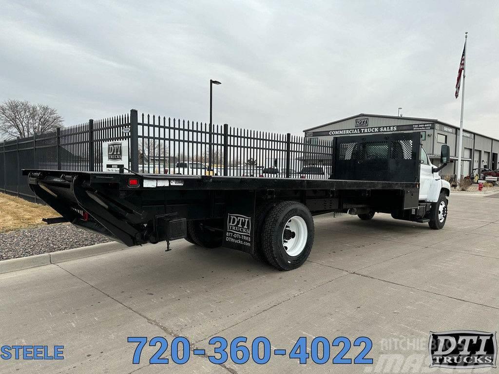 Chevrolet C6500 24' Flatbed With 2,500lb Lift Gate Camion plateau