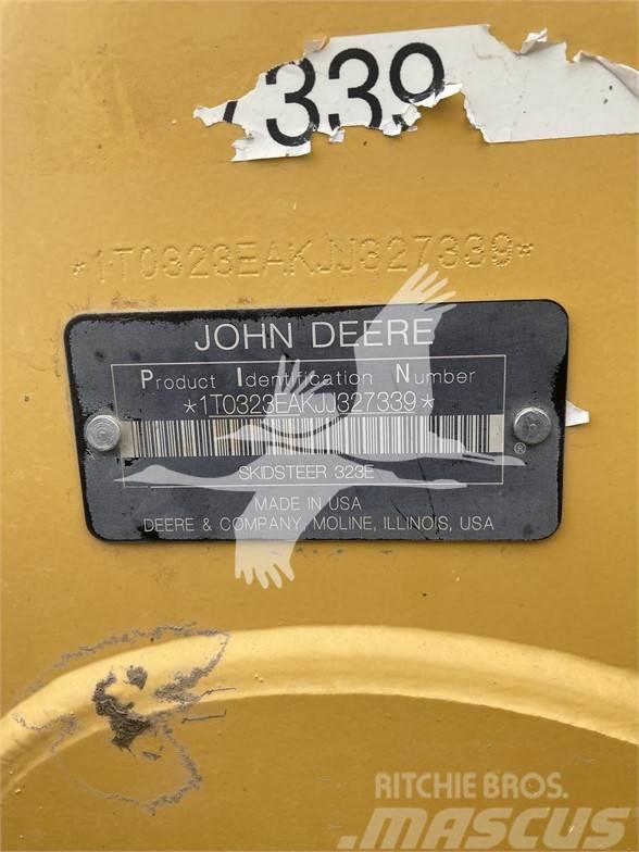 John Deere 323E Chargeuse compacte