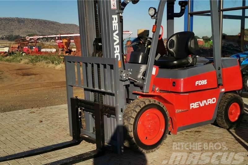  Other Revaro FD35 Standard 2.5 Ton Diesel Forklift Tracteur