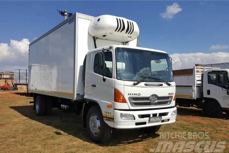 Hino 500, 1626, WITH INSULATED BODY MEAT RAIL BODY Autre camion