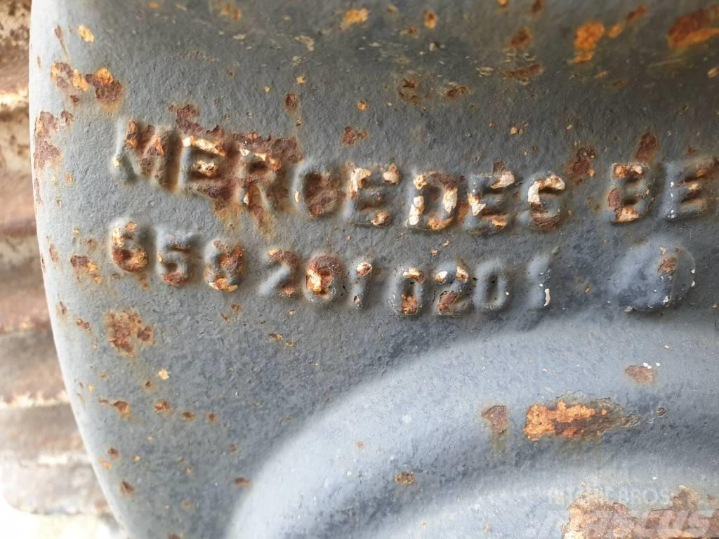 Mercedes-Benz VG 2400-3W/1 448 Hydraulique