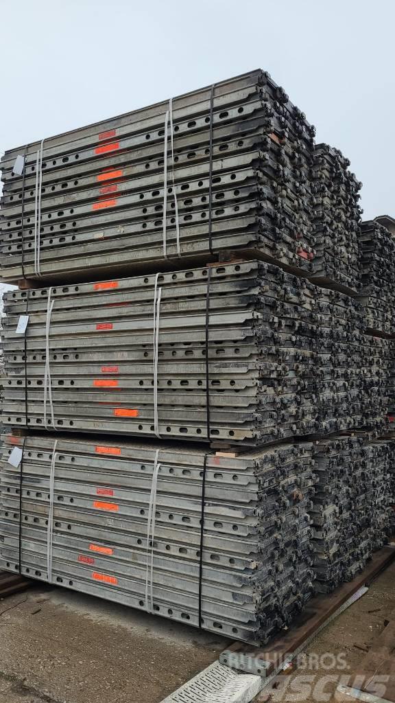 Layher U-Steel Decks 2,57m Echafaudage