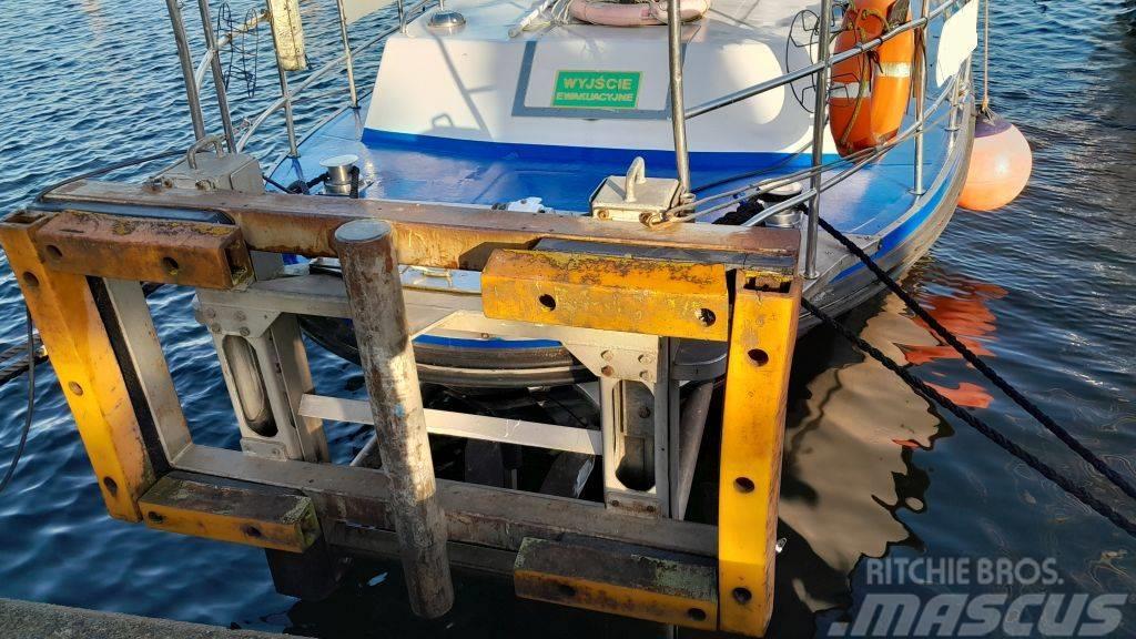  Łódź motorowo-robocza Bateaux de travail, barges et pontons