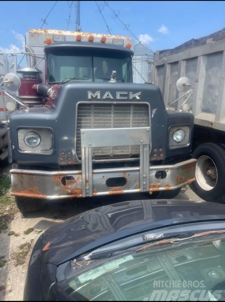 MAC Truck Camion benne