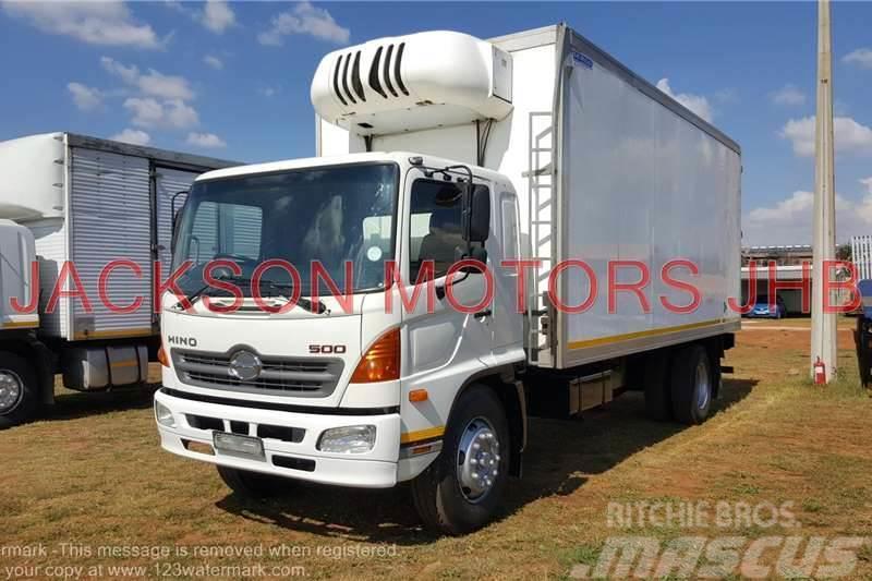 Hino 500,1626, WITH INSULATED BODY AND MT450 UNIT Autre camion
