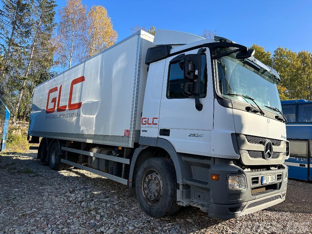  MERCEDES-BENZ. 930.20 2536 L Actros  152330km Camion Fourgon