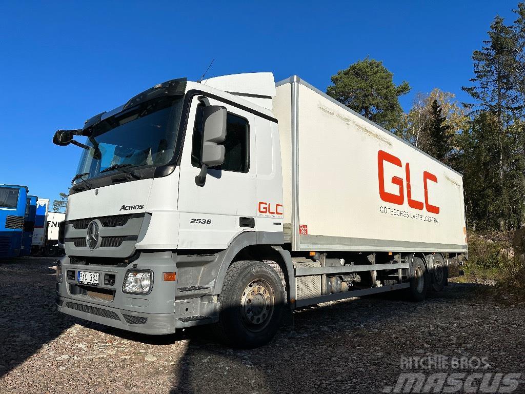  MERCEDES-BENZ. 930.20 2536 L Actros  152330km Camion Fourgon