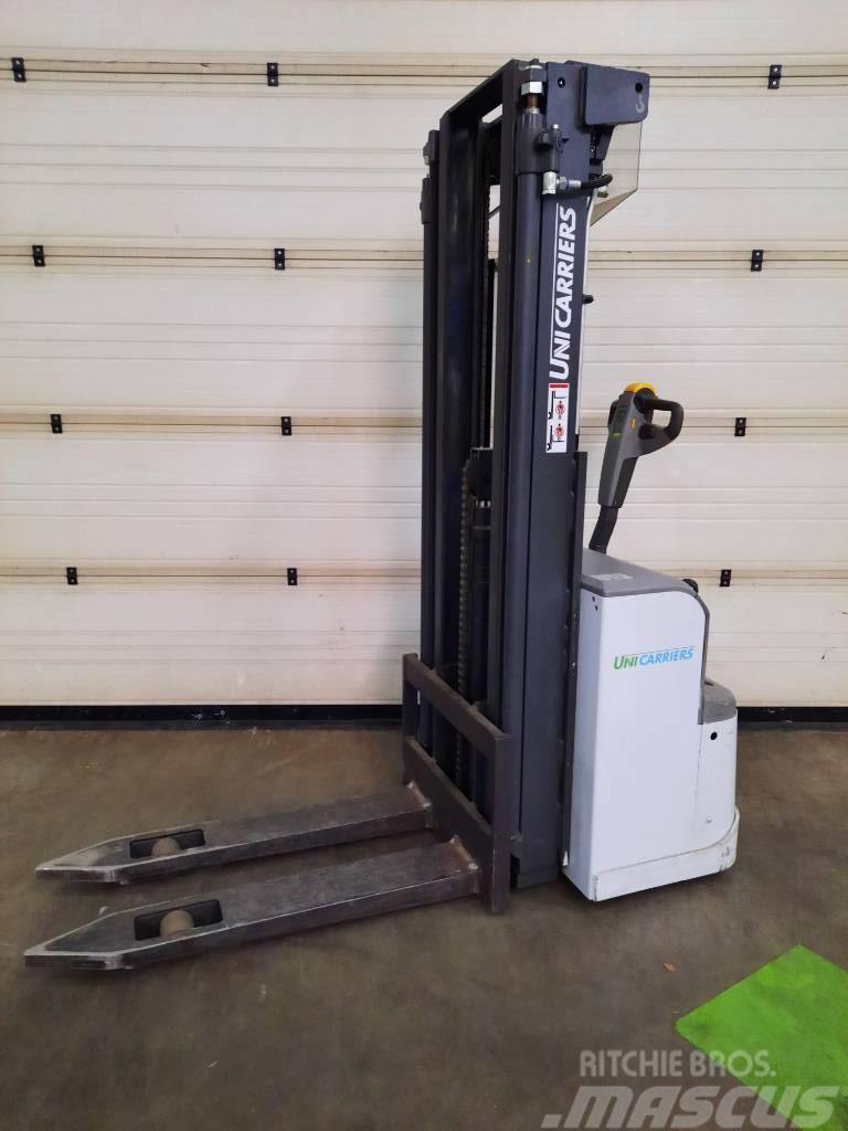 UniCarriers PSH160SDTFV480 Gerbeur accompagnant