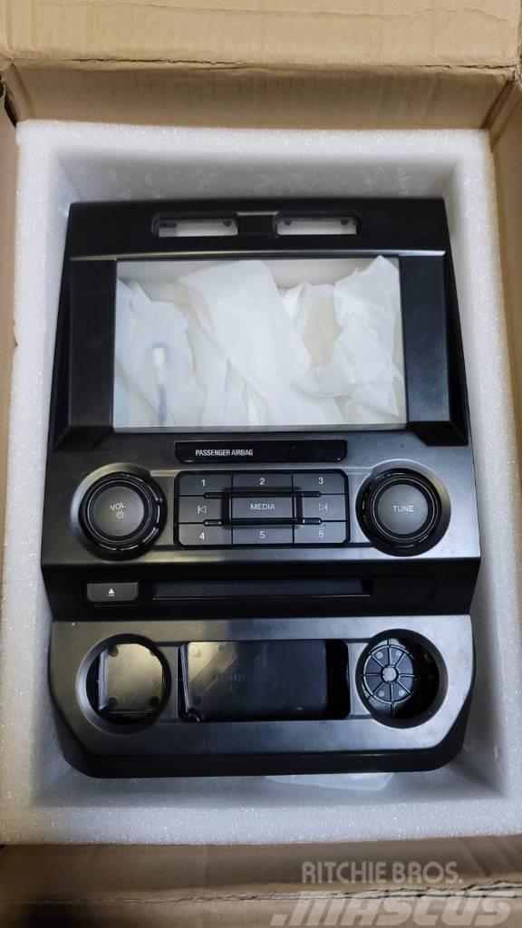 Ford F-150 Radio and LCD Screen Freins