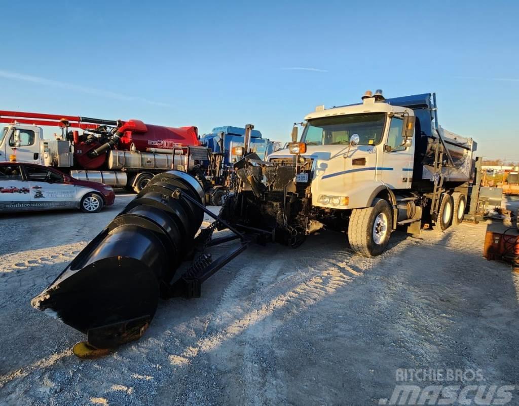 Volvo VHD Snow Plow Truck Chasse neige