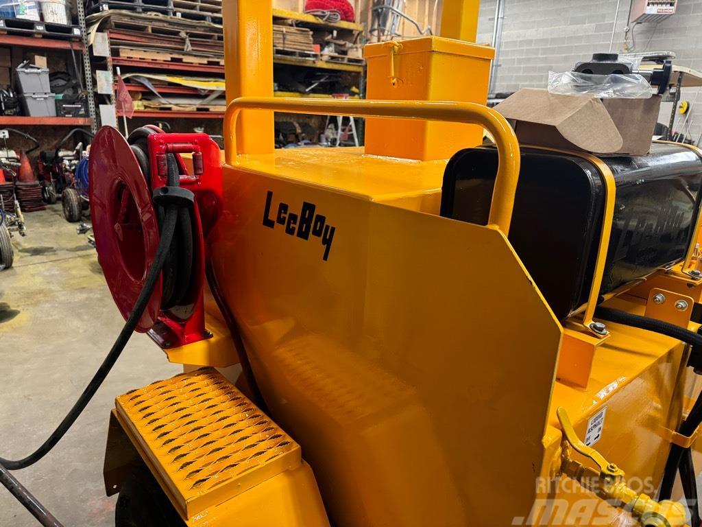 LeeBoy 250 T Accessoires pour matériels travaux routiers