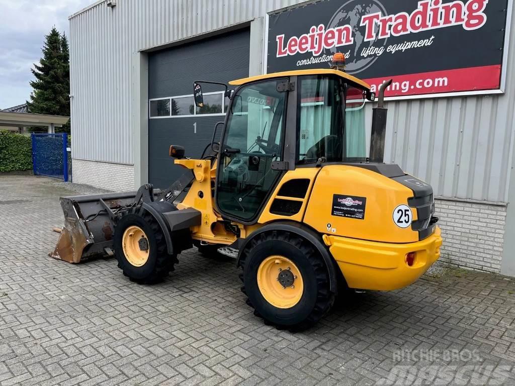 Volvo L25 L25F, LOW HOURS, bucket and forks!! Chargeuse sur pneus
