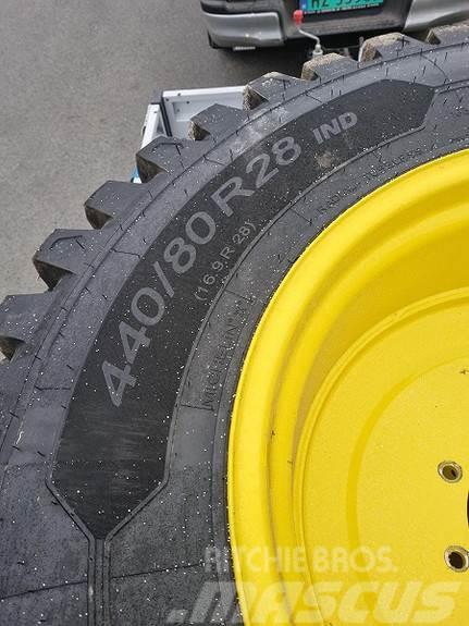 John Deere Hjul par: Michelin Crossgrip 440/80R28 Fakspro Gul Pneus, roues et jantes