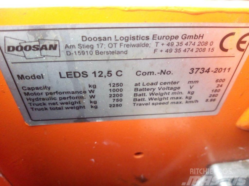 Doosan LEDS 12,5C Gerbeur accompagnant