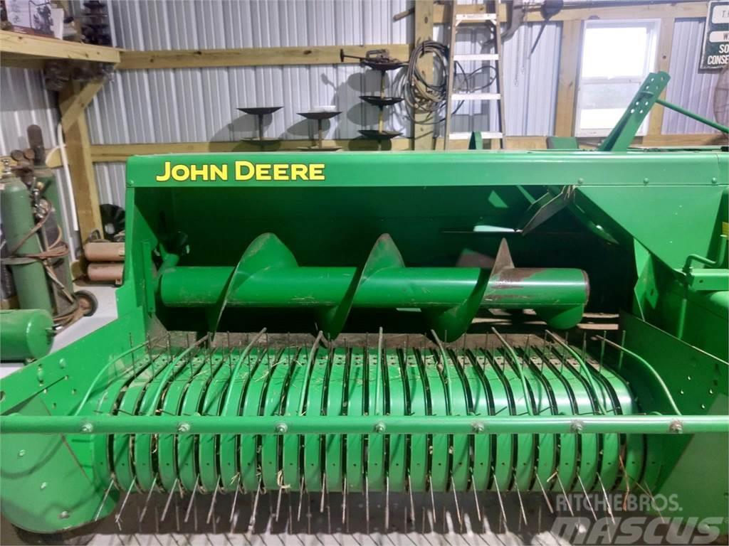 John Deere 348 Presse cubique