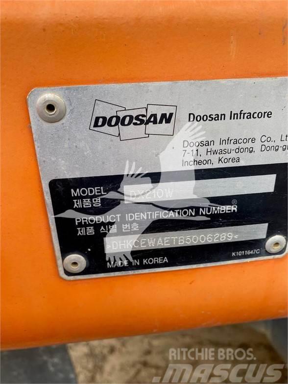 Doosan DX210W Pelle sur pneus