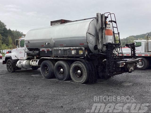 Mack RD688S Camion malaxeur