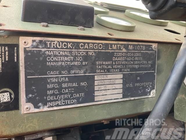 Stewart & Stevenson M1078 Camion Fourgon