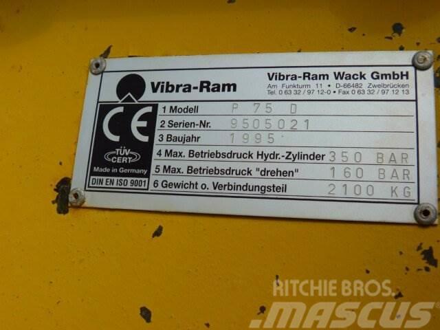 Komatsu Vibra-Ram P 75 D / Lehnhoff MS 25 / 2100 kg Pelle sur chenilles