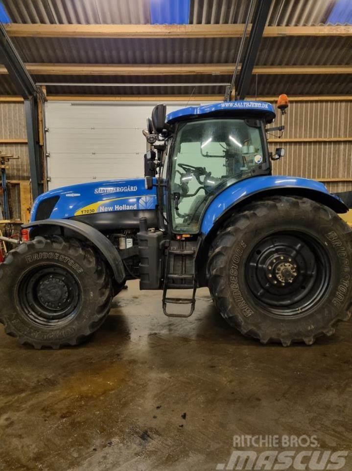 New Holland T7030 AC Tracteur