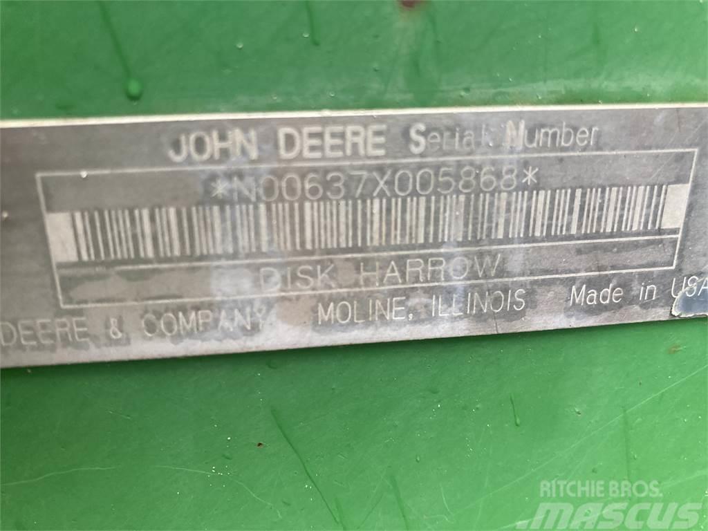 John Deere 637 Crover crop