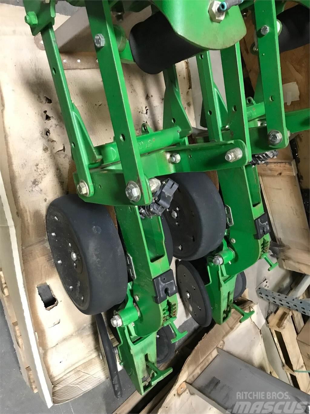 John Deere XP row unit w/ closing wheels Autre semoir agricole