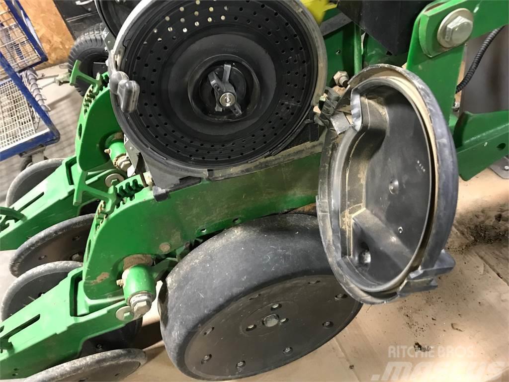 John Deere XP row unit w/ closing wheels & meters Autre semoir agricole