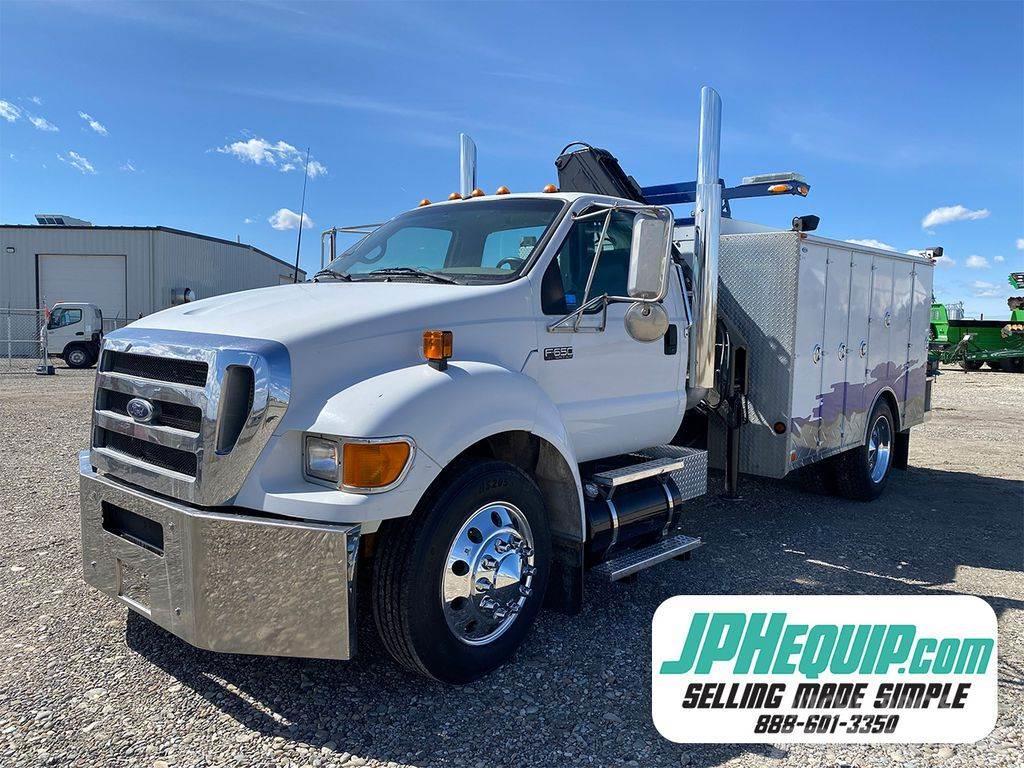Ford F650 Service Body Truck with Knuckle Boom Camions et véhicules municipaux