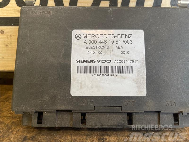 Mercedes-Benz MERCEDES ECU ABA  A0004461951 Electronique