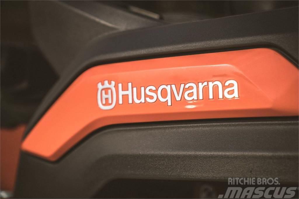 Husqvarna Zero Turn Z448 Autres matériels d'espace vert