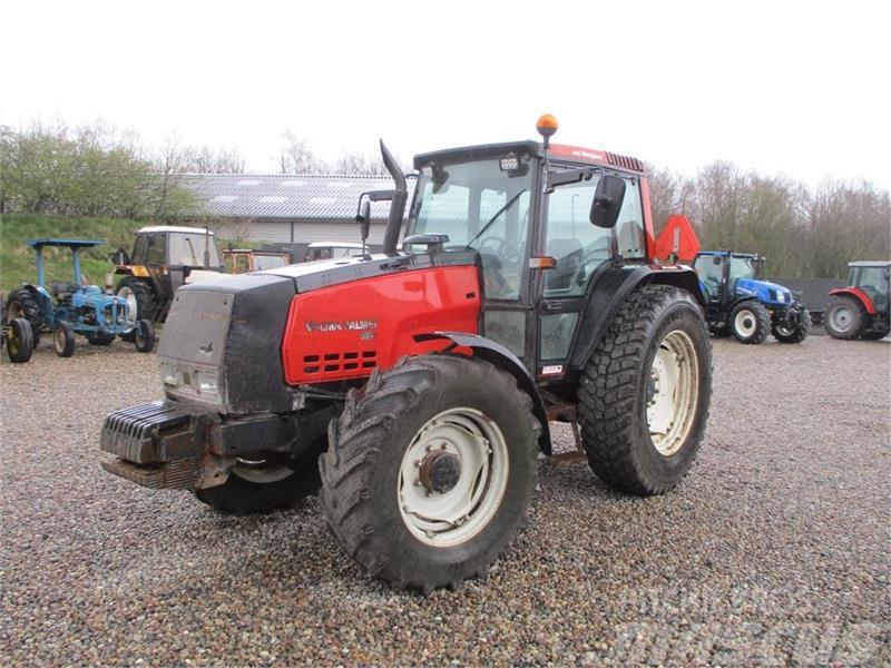 Valtra 8050 with defect clutch/gear, can not drive Tracteur