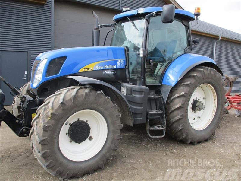 New Holland T7030 med ekstra udstyr Tracteur