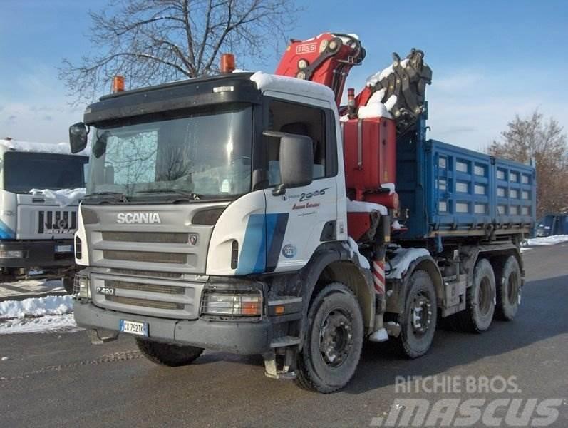 Scania P420 con Gru Fassi Autre camion