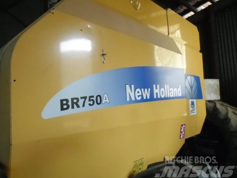 New Holland BR 750A Presse à balle ronde