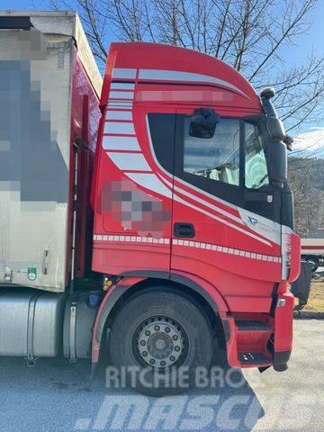 Iveco AS26SYS46 6X2 E6 HINTEN GELENKTE ACHSE Camion à rideaux coulissants (PLSC)