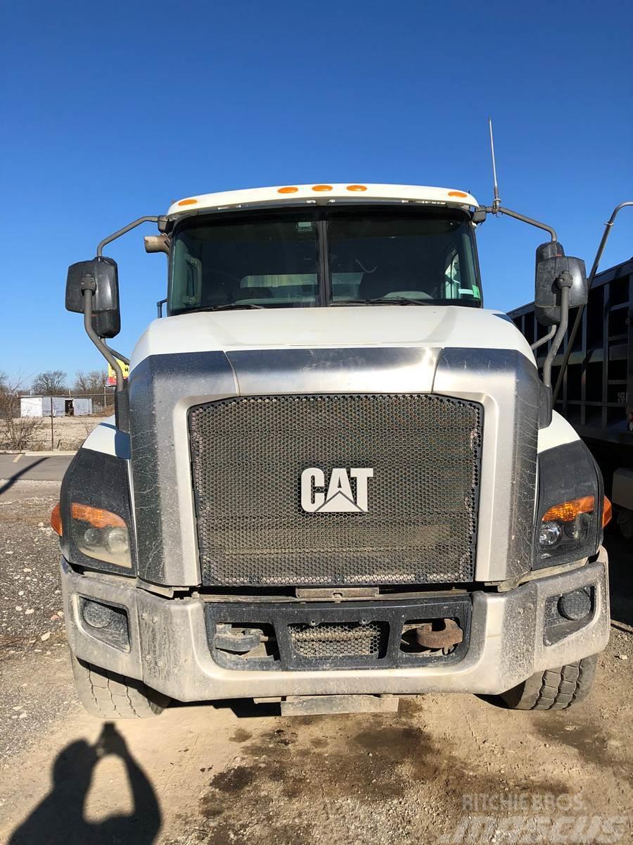 CAT CT660 Camion benne