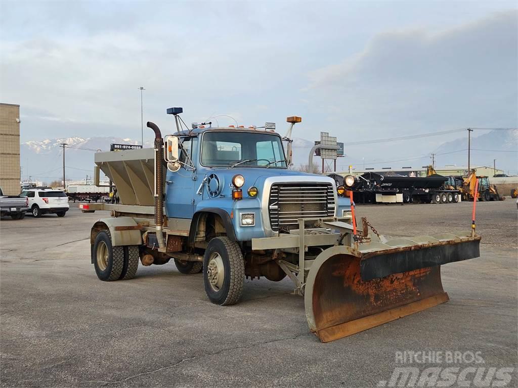 Ford L8000 Chasse neige