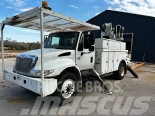 International 4300 Camion foreuse