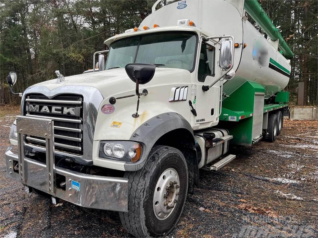 Mack Granite GU713 Camion agricole