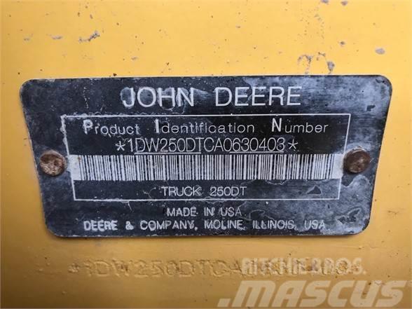 John Deere 250D II Tombereau articulé
