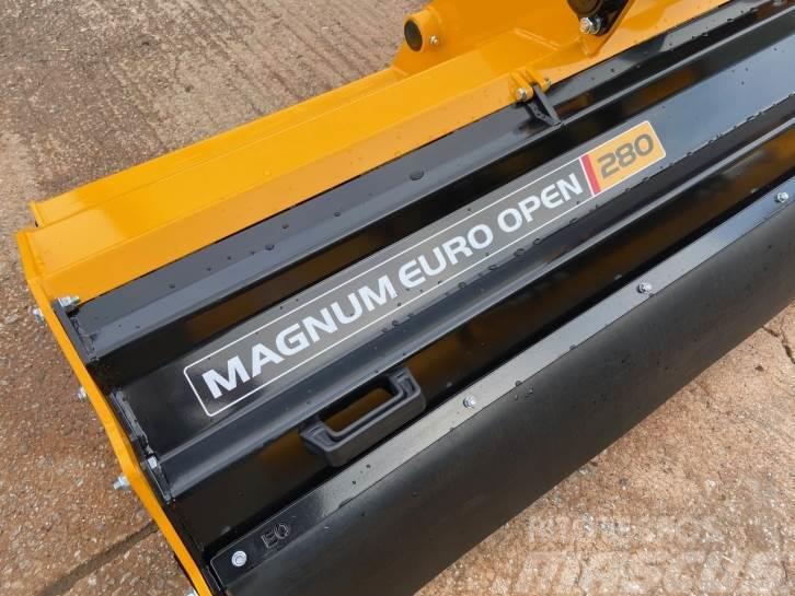 McConnel Magnum Euro Open 280 flail topper Autres matériels de fenaison