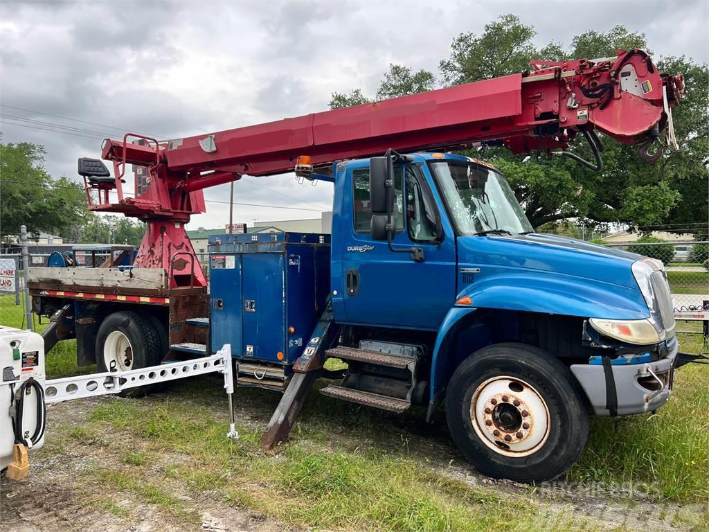 Altec DM47-TR Truck Mounted Camion foreuse
