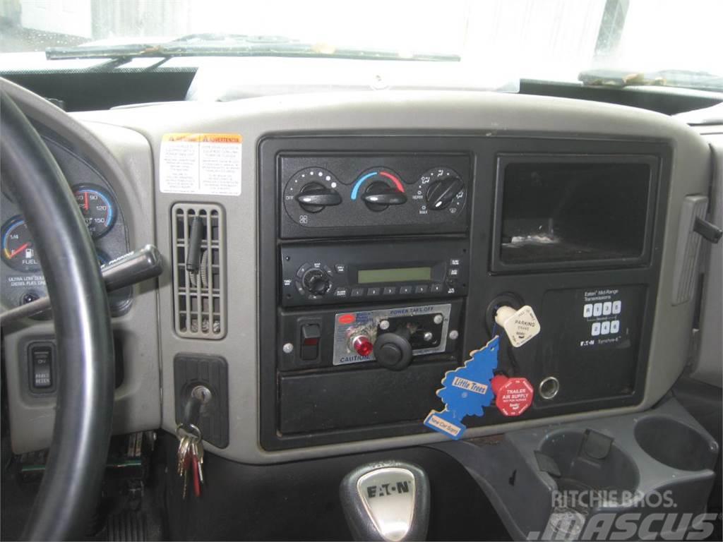 International DuraStar 4300 Camion plateau ridelle avec grue