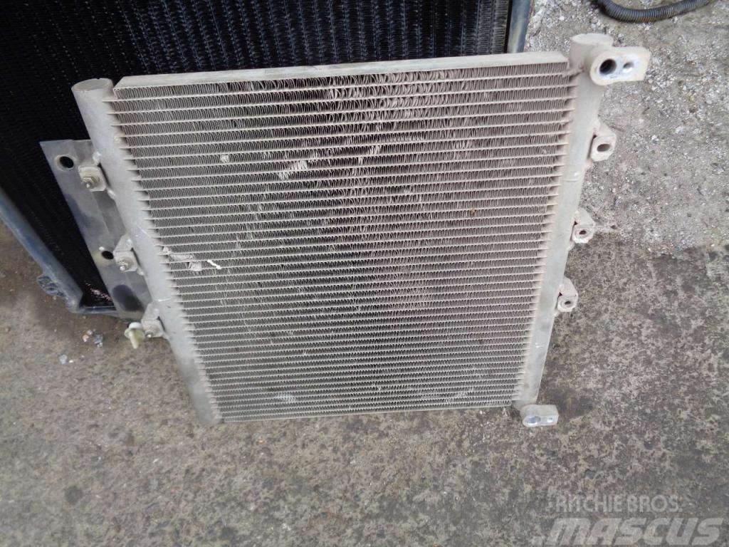 New Holland Air conditioning radiator Cabines et Intérieur