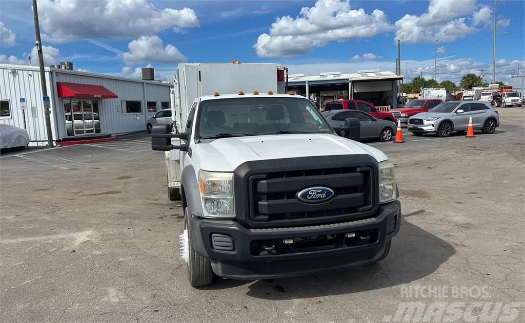 Ford Super Duty F-450 DRW Camion poubelle