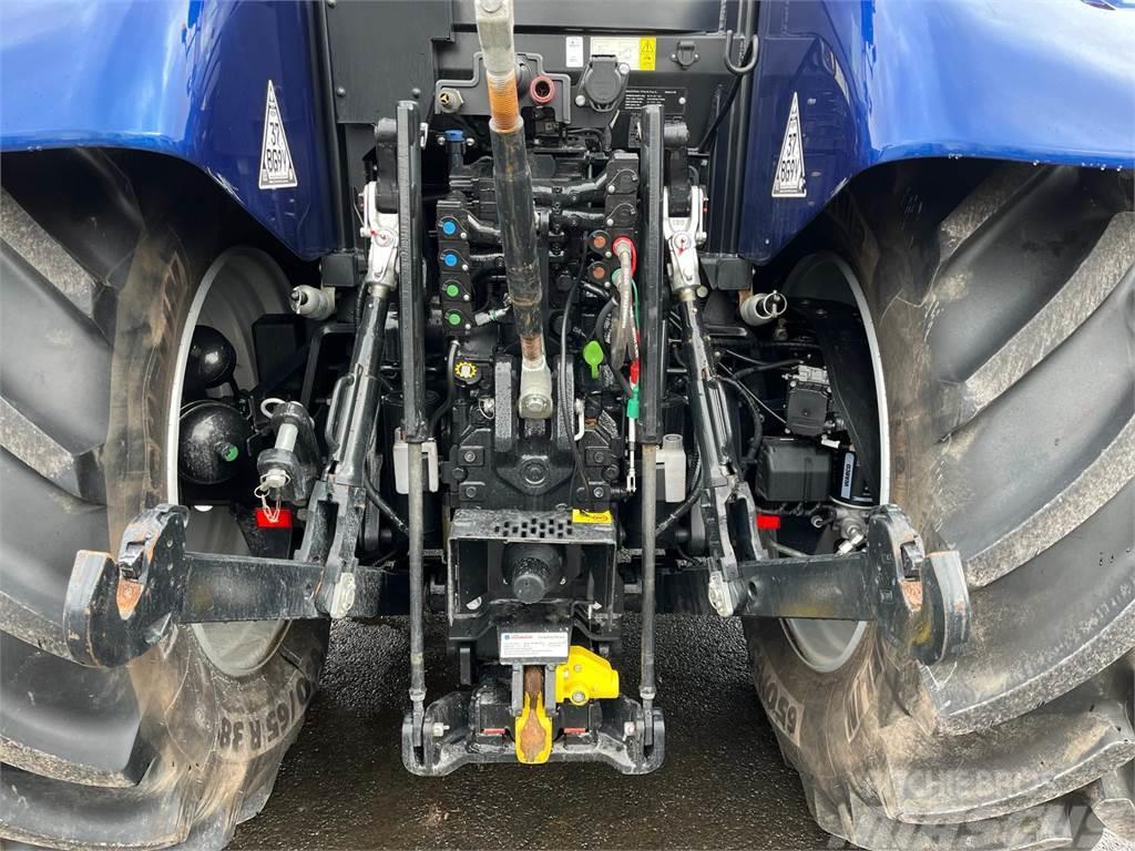 New Holland T7.225 Chargeur frontal, fourche