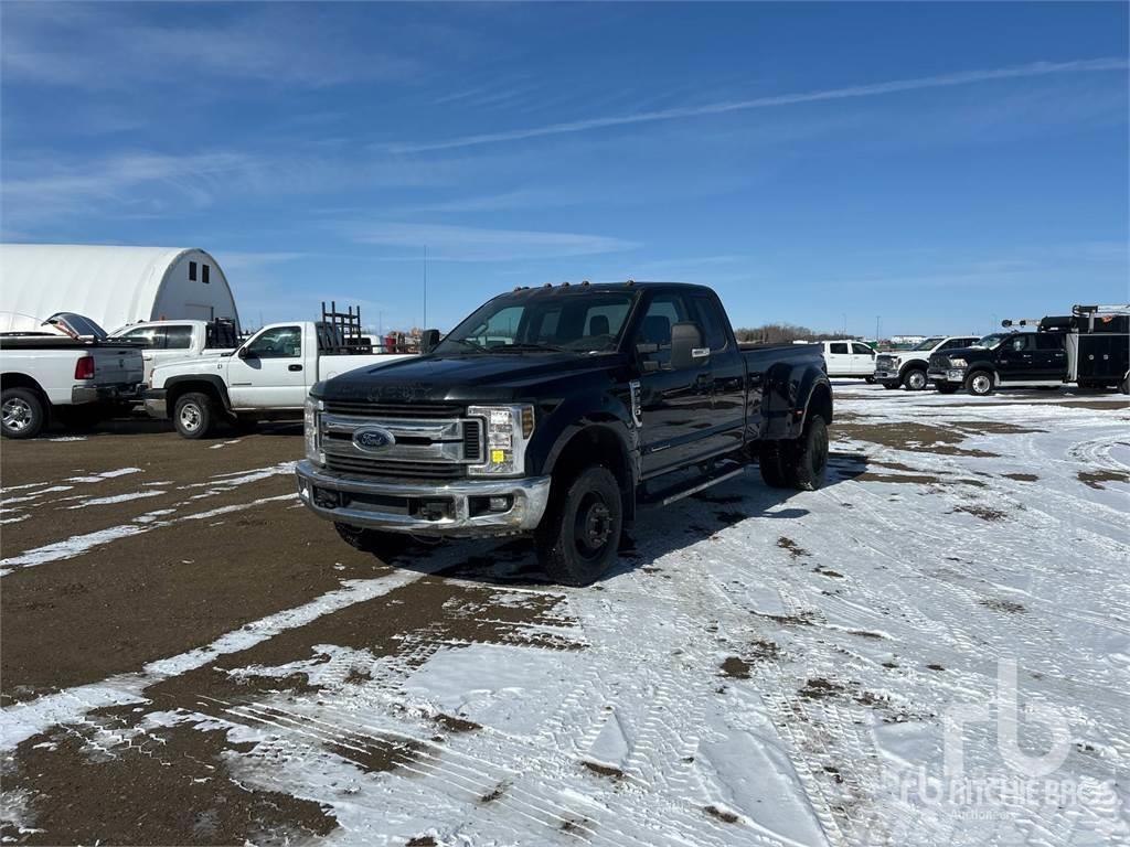 Ford F-350 Utilitaire benne