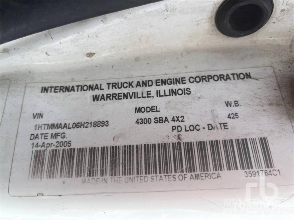 International 4300 Camion aspirateur, Hydrocureur
